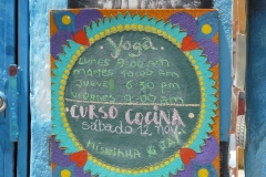 yoga le lundi, mardi, jeudi,vendredi.
Cours de cuisine le samedi