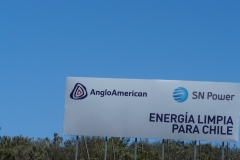 = énergie propre pour le Chili (pub à proximité d'un champ d’éoliennes)